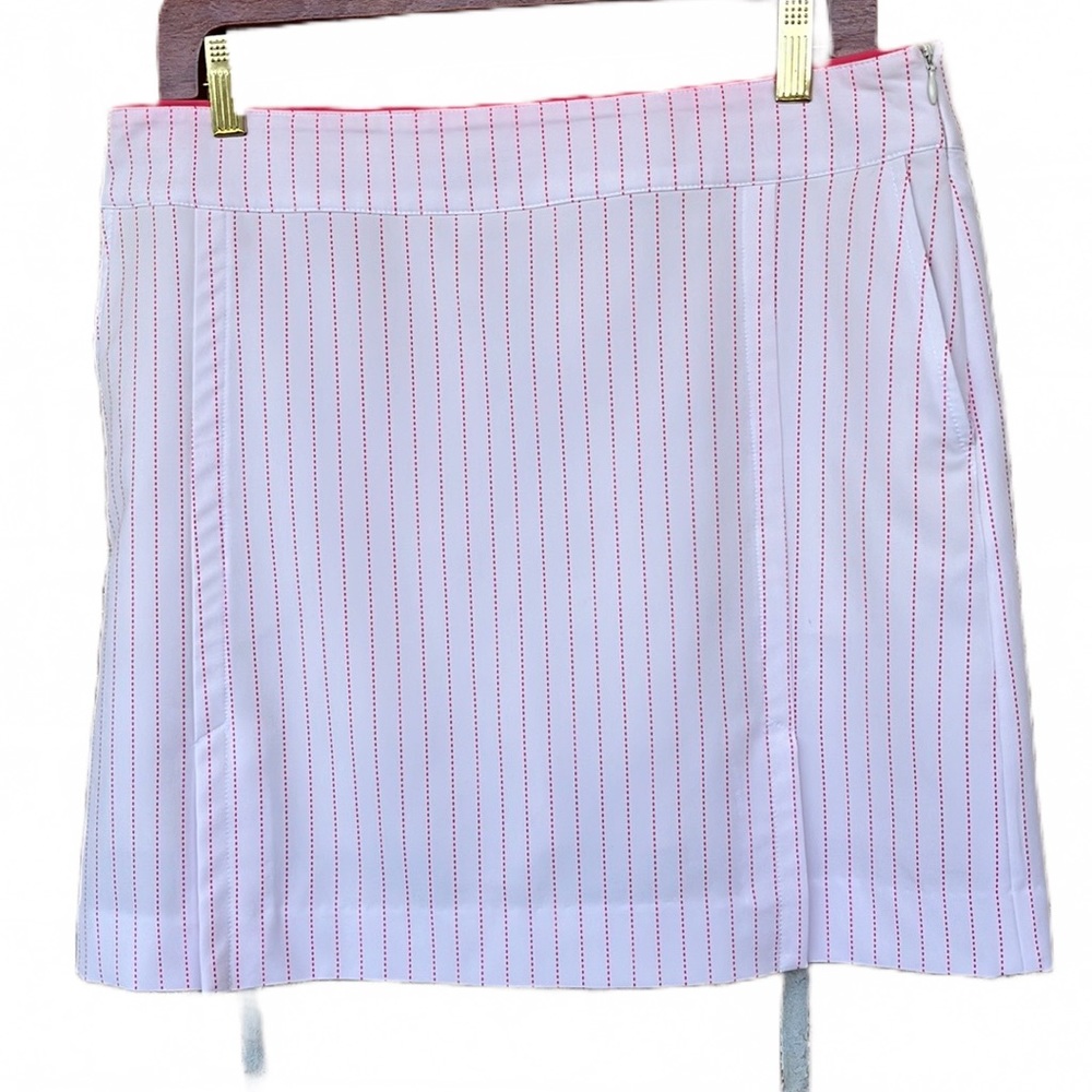 Fairway and Greene Ladies Skort Size 10 Cream with Coral pinstripes.
